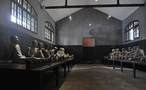 At a Hanoi Prison Museum, a History Too Painful to Aestheticize