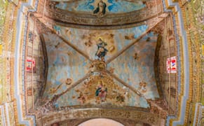 Dizzying Panoramas of Cathedral Interiors