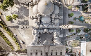 Digitally Sewn Photographs that Extend Our Depth of Vision