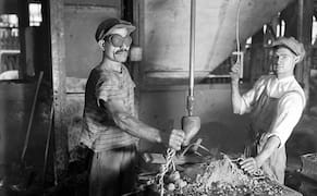 A Photographer Who Captured Workers Without Romanticizing Them