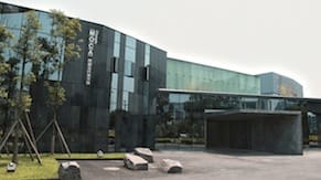 Despite Scandals and Slashed Funding, an Art Museum Perseveres in China