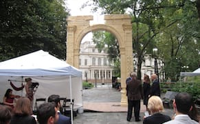 Slick Replica of Palmyra's Triumphal Arch Arrives in New York, Prompting Questions [UPDATED]