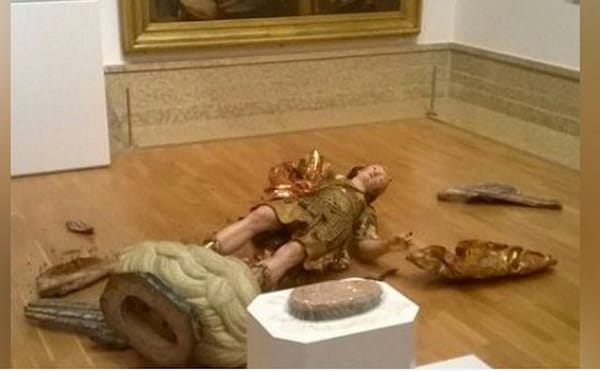 Selfie-Seeking Tourist Topples 18th-Century Sculpture