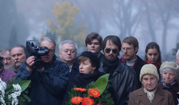 The Horror Story of a Dystopian Painter Obsessed with Control