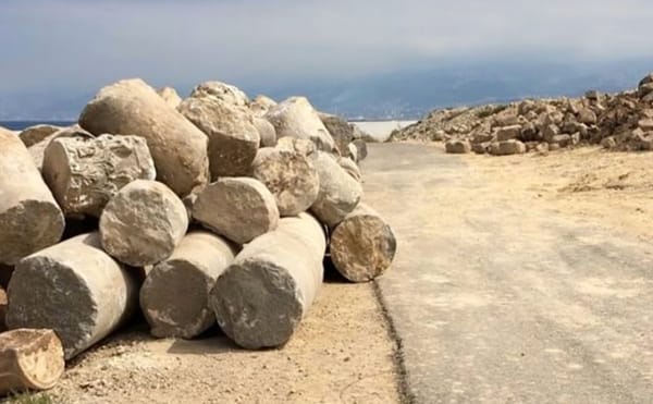 More Than 400 Roman-Era Columns Lie Abandoned on Beirut’s Waterfront