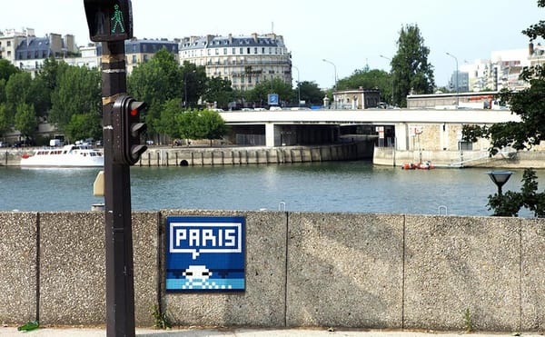 Vigilantes Posing as City Workers Steal Street Art in Paris