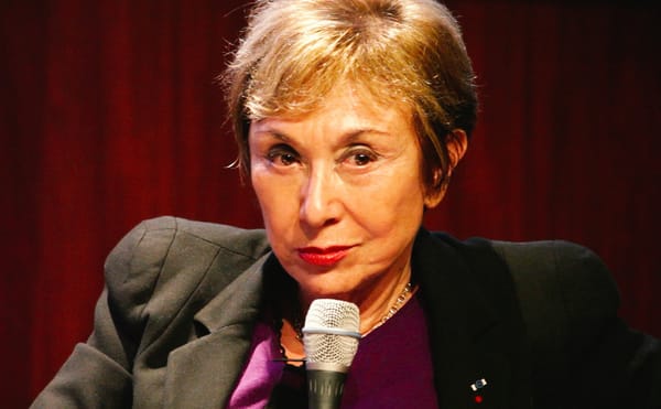 Julia Kristeva speaking at the National Library of France in 2016 (photo by Guiness88, via Wikimedia Commons)
