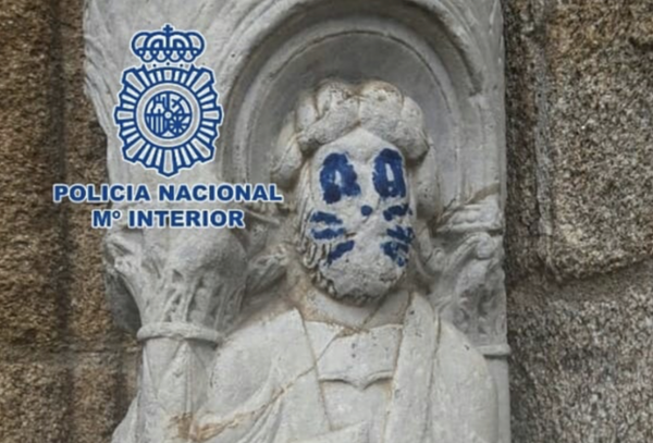 Someone Decides to “KISS” a Sacred Catholic Statue