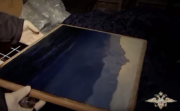 Man Casually Steals Painting from Moscow Gallery in Broad Daylight [UPDATED]