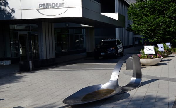 Sackler Scion Doesn’t Think the Opioid Epidemic Her Family Profited From Should Impact Her