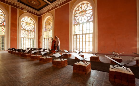 Photographs Enliven the Public and Historic Spaces of an Indian City