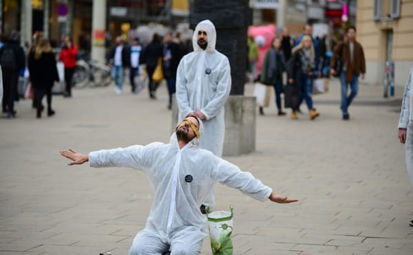 Iraqi Performance Artists Use Silence as a Gesture of Dissent