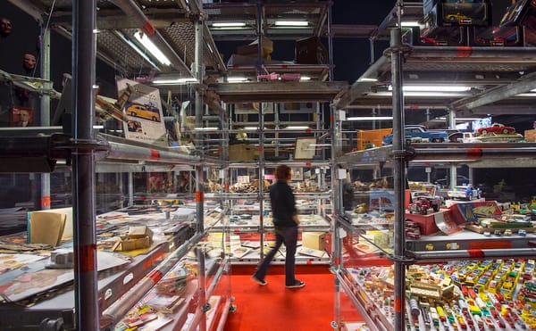 Evoking the Messiness of Memory With the Ocean’s Tide