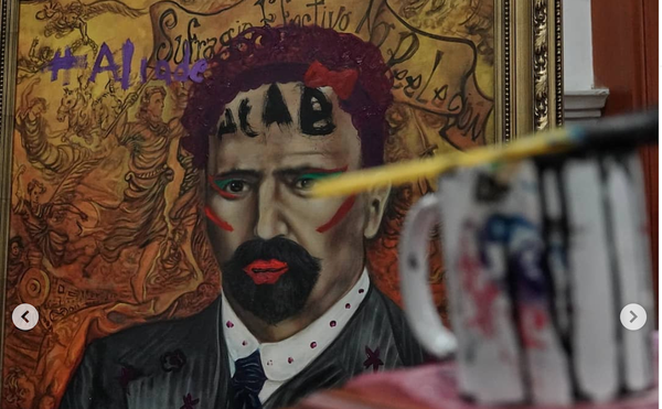 Feminists Take Over Federal Building in Mexico City and Use Painting as a Weapon