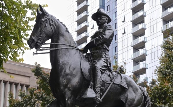 Unidentified Protesters Topple Roosevelt and Lincoln Statues in Oregon