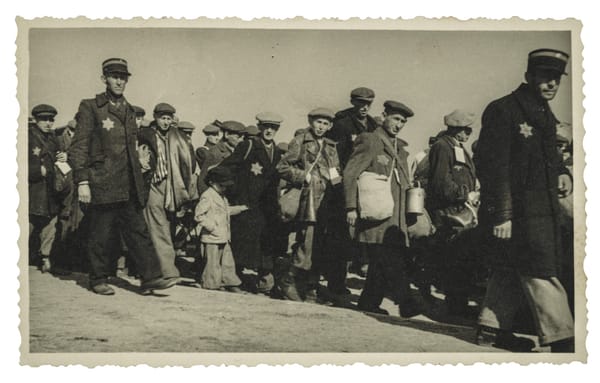 Photos by Jewish Artist Who Documented Ghetto in Nazi-occupied Poland Gifted to MFA Boston