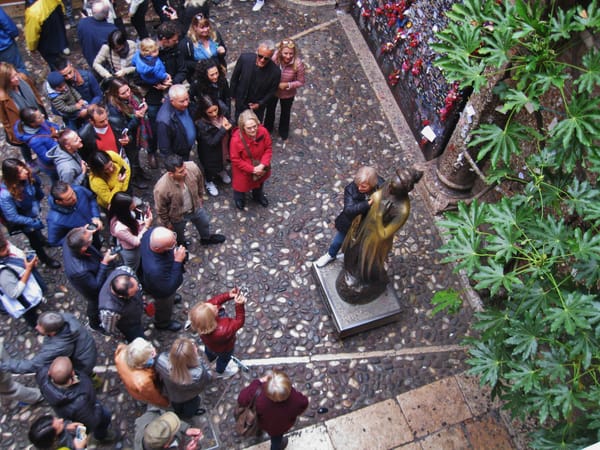 The Peculiar Crowds That Line Up to Touch Juliet’s Breast in Verona