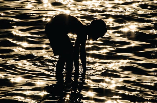 Graceful, Glistening Photos of Beachgoers on Ipanema