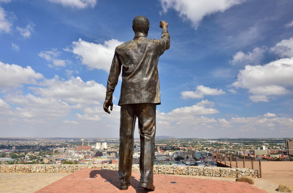 Auction of Key to Nelson Mandela’s Prison Cell Stirs Controversy