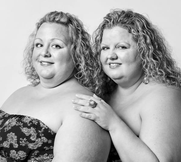 Uncanny Photos of Look-Alikes From Around the World