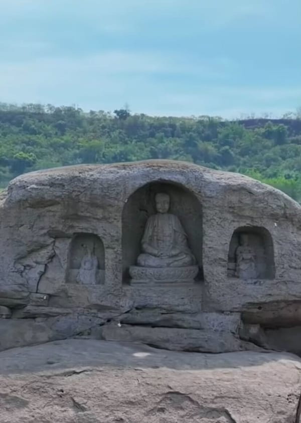 River in China Dries Up, Revealing 600-Year-Old Buddhist Statues