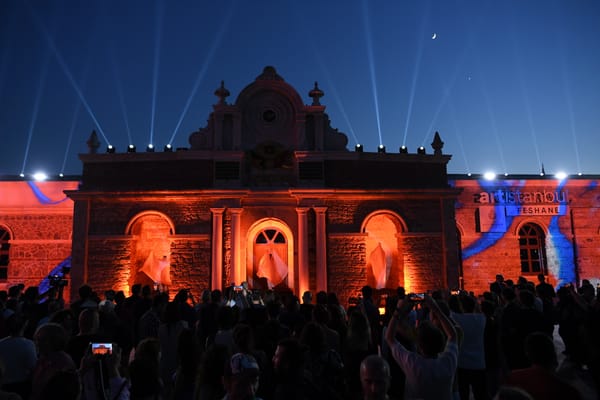 Pro-Erdoğan Protesters Target Istanbul Exhibition Deemed “LGBT Propaganda”