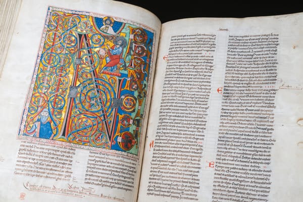 A History of Bookmaking, From Scrolls to Scrolling