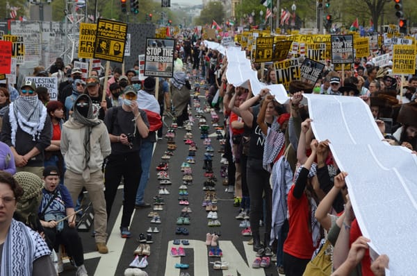 17,000 Children’s Shoes Line Pennsylvania Avenue in Moving Gaza Memorial