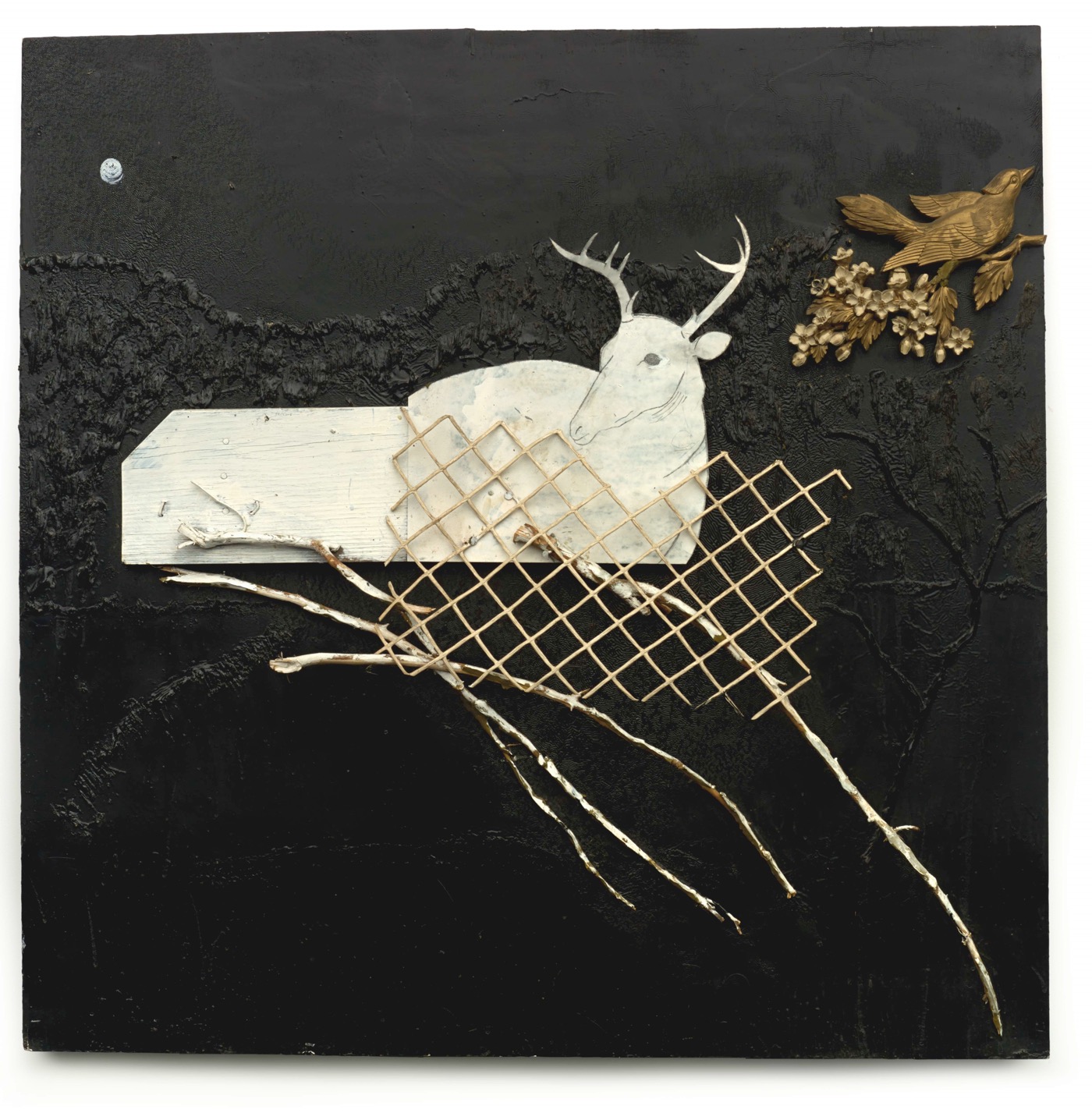 Ronald Lockett (1965–1998, Bessemer, Alabama) Traps (Golden Bird) Bessemer, Alabama 1990 Chain-link fencing, branches, cut tin, industrial sealing compound, and found plastic bird and berries 48 x 48 x 4" Collection of Tinwood LLC, L2015.15.15 Photo by Stephen Pitkin / Pitkin Studio