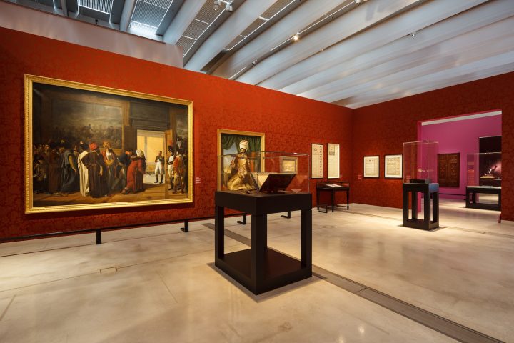 Installation view of <em>The Rose Empire: Masterpieces of 19th Century Persian Art</em> at the Louvre-Lens (photo by Laurent Lamacz, courtesy Louvre-Lens)